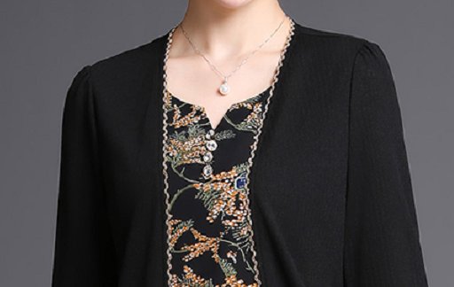 50岁小姨真会穿!瞧瞧她穿身上的“秋季套装”，洋气超显瘦