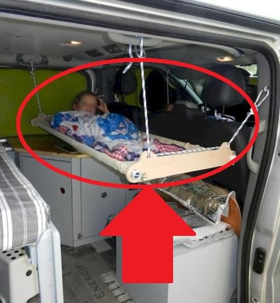 自驾游坚决不住旅馆，深圳“随车床”火了，春运自驾，想睡就睡