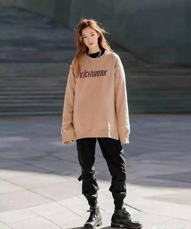  漂亮：时尚街拍示范性，这25套连帽卫衣穿衣搭配，究竟漂亮在哪儿？