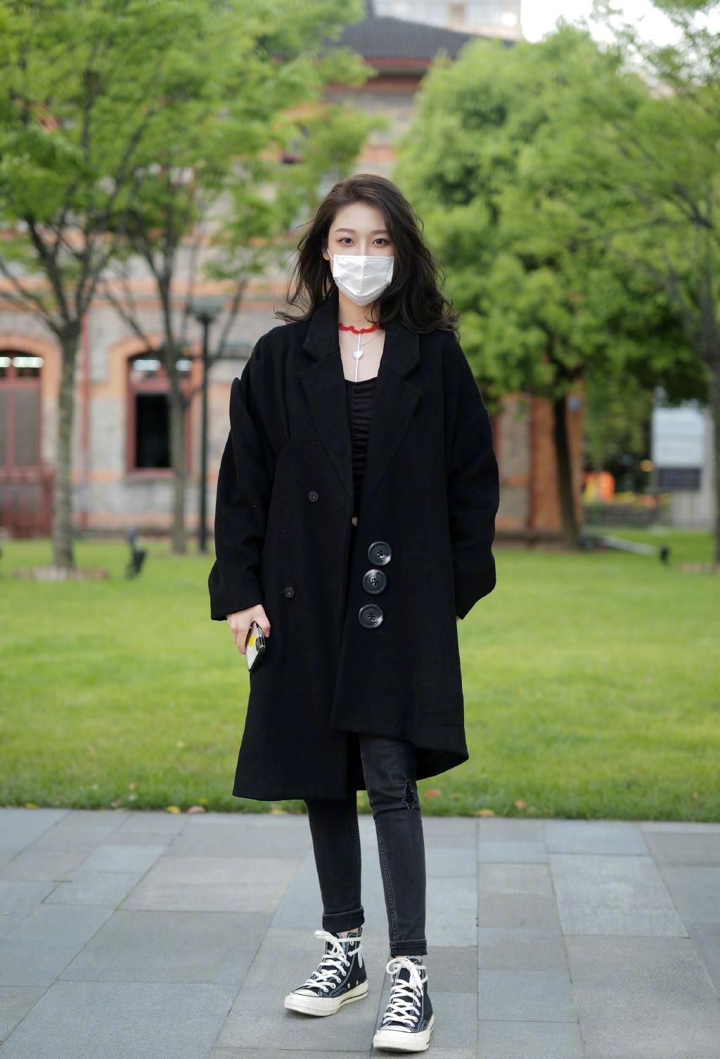 『美女』美女街拍:你见过山水饮过风声 说余生山水再不相逢