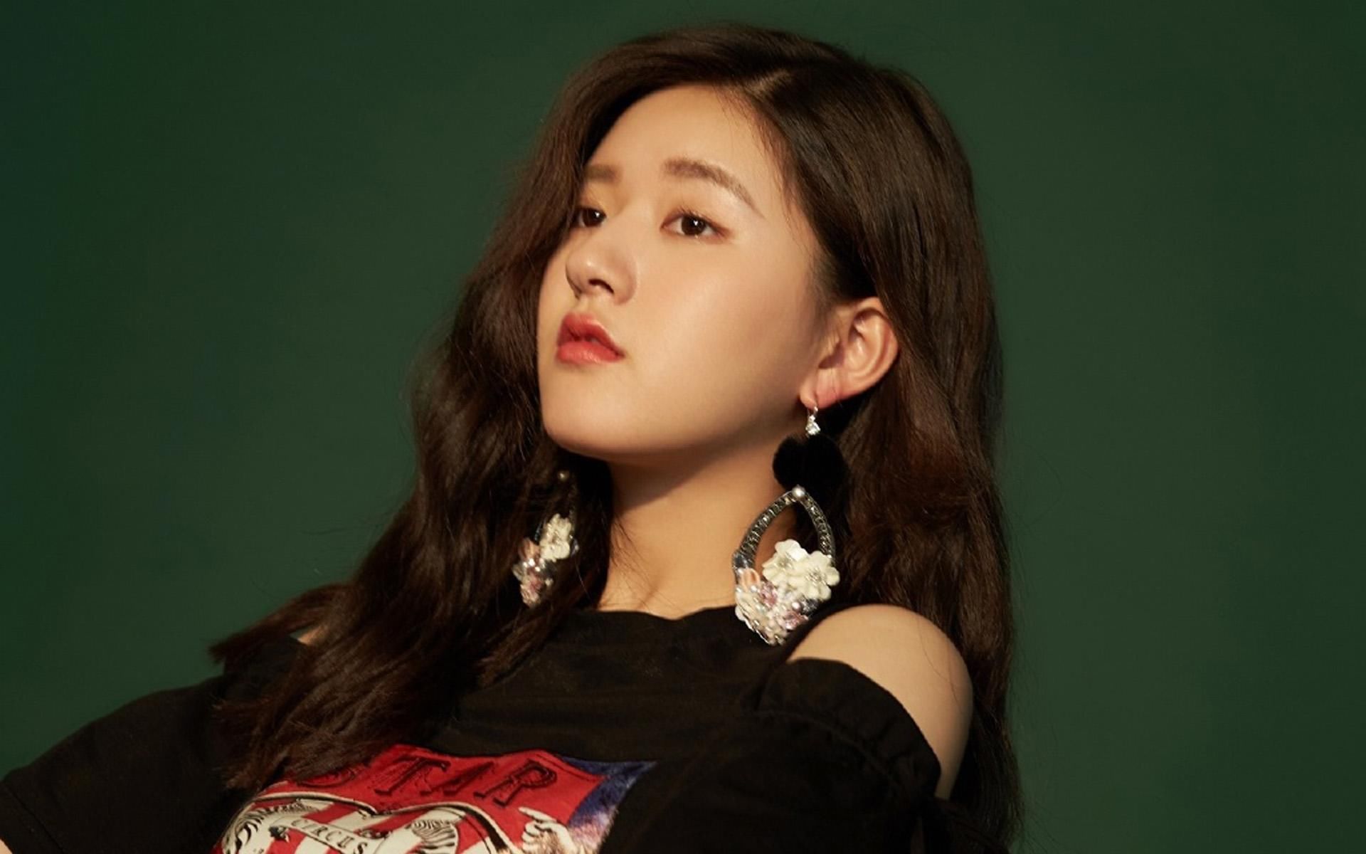 赵露思时尚写真图片桌面壁纸