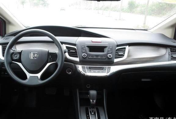 选家用的6座车，先看了这台再说，百公里仅耗油6.4L