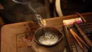 『熬得住』熬的住，出众；熬不住，出局。--这就是人生