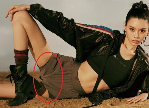 奚梦瑶黑色运动内衣炫腹，双腿成90度，运动裤成“三角形”内搭都