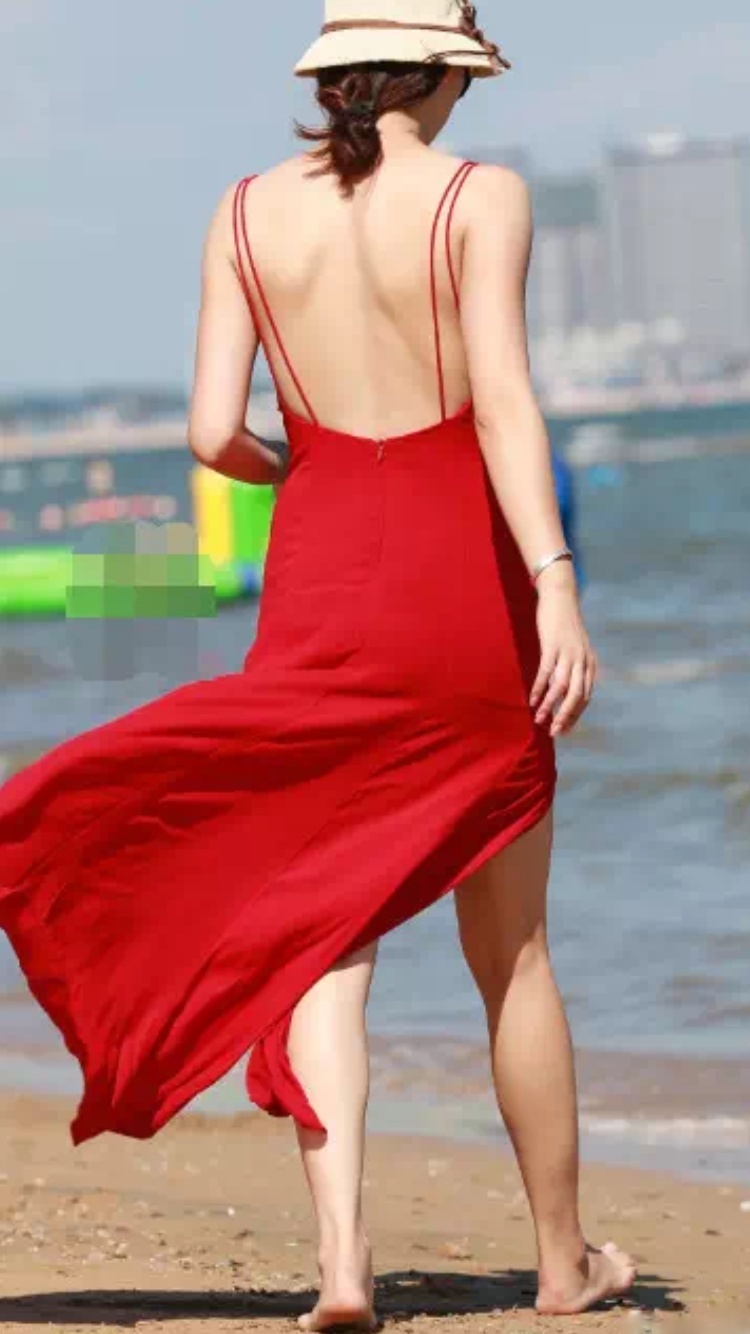 可惜了这个封面放不下美女的大长腿！戳进来看！