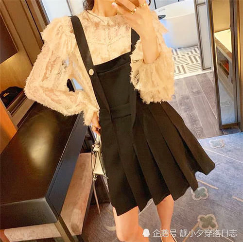  『复古』时髦精为何都爱穿百褶裙？看懂下面这3点搭配，显瘦显高又百搭