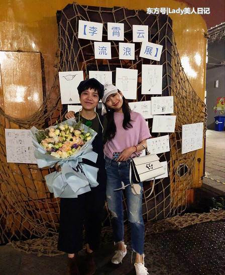 比宋祖儿大几岁的王鸥这样穿,两人竟似同龄人,果然这样搭显年轻