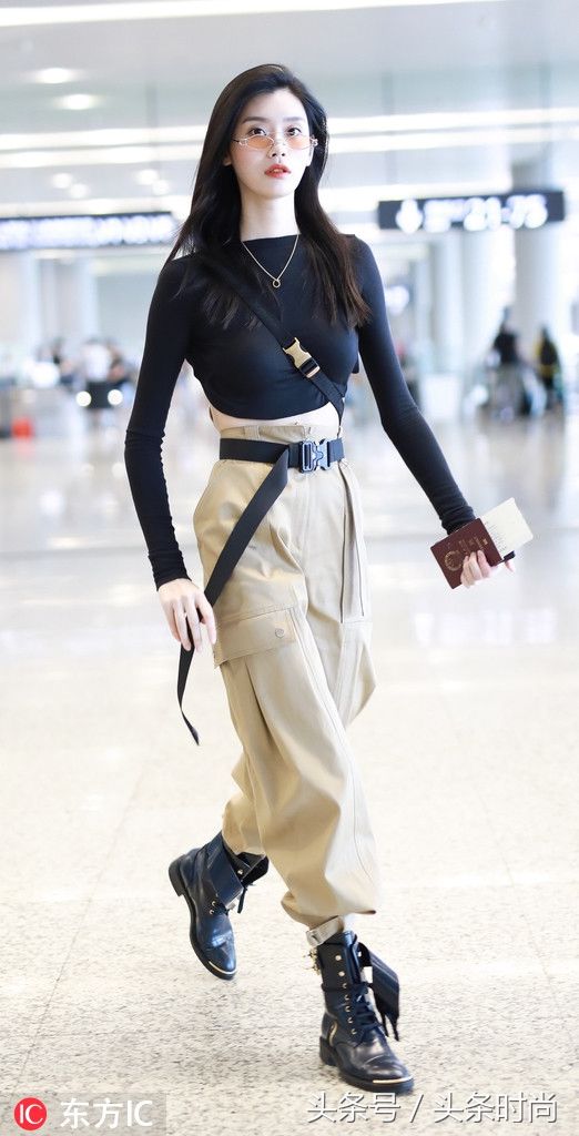 你以为奚梦瑶只是穿了一件简单的打底衫 其实暗藏玄机!