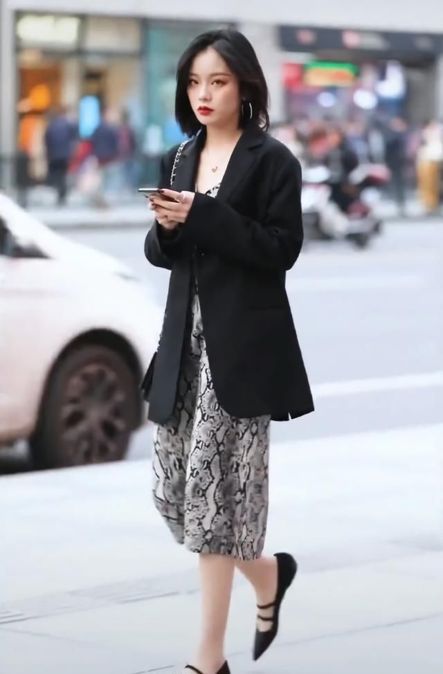  「霸气」最近一款“钢针鞋”比匡威还红，光鞋尖就有10厘米，无敌霸气！