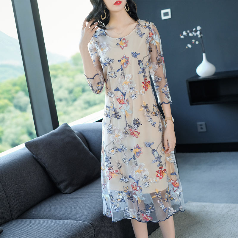 款式“顶级”洋气的女裙，价钱不贵巨有范，女人穿着美翻一条街