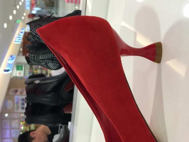 高跟鞋的跟现在都做成这样了，看来我真的是outo啦