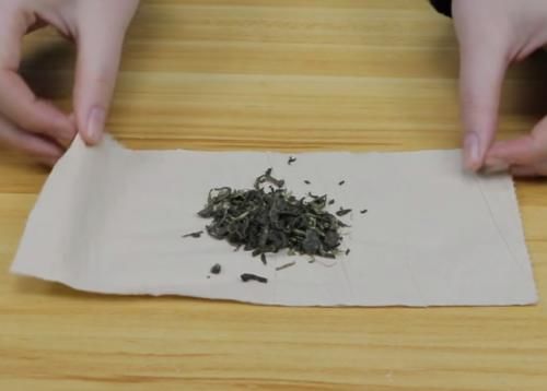  『不生虫』它是米虫的“天敌”，家家户户都有，米桶中放一点，从此不生虫