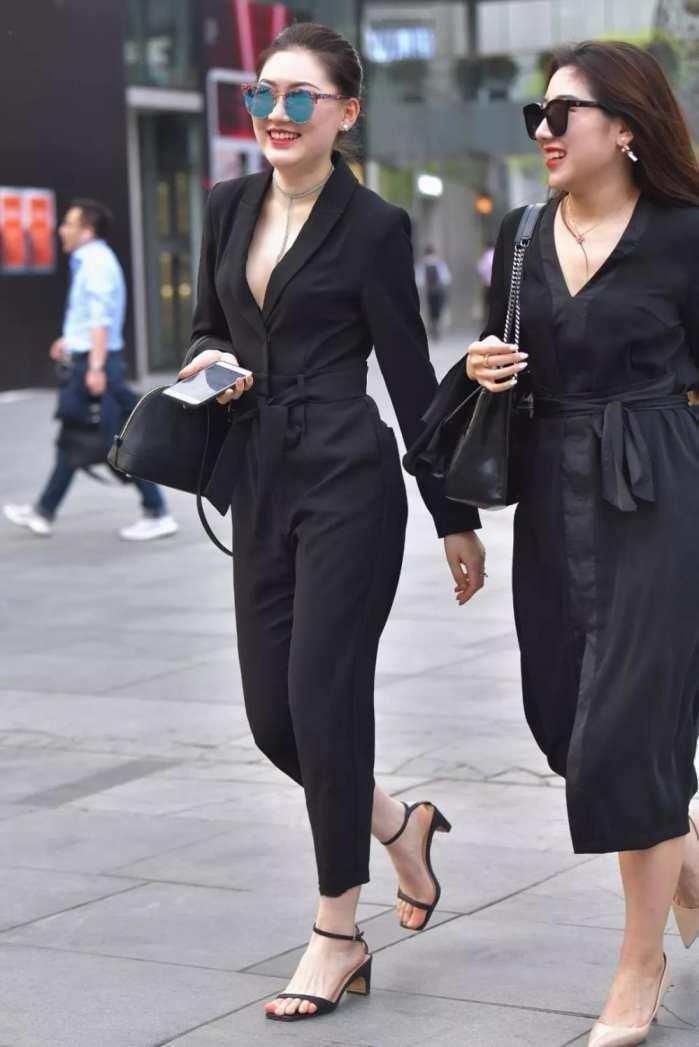 街拍:街头各是各样的时尚小姐姐，看看你喜欢那种风格?