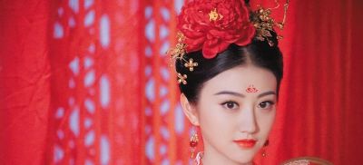 专业户■女星红衣杀，景甜温婉，彭小苒赵丽颖红衣专业户，谁才算惊艳