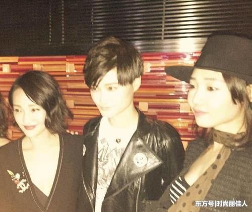 33岁白百何同框43岁周迅，网友：女神和女人的差距一目了然!