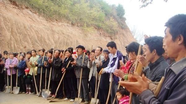  「流通」农村土地流通后由谁管理？土地流通后农民怎么办？