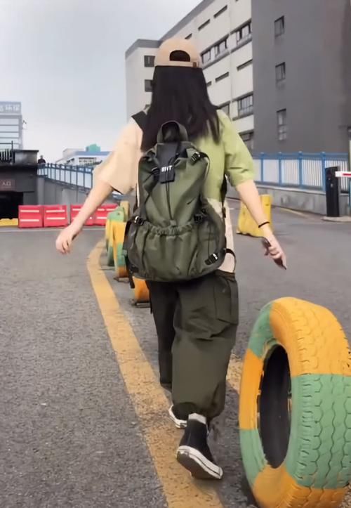  [匡威]一个女生155高，却被人说145，原来是因为用工装裤配了匡威