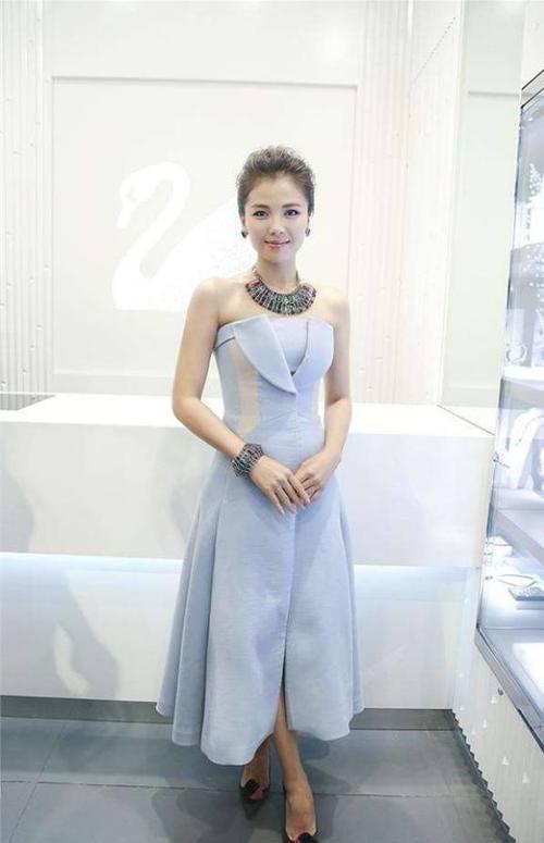 刘涛私下里的装扮也是美人，要不怎么能抓住王珂老板的心呢？