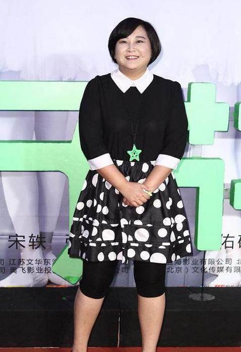 当140斤贾玲和90斤的张小斐同穿裙子，网友：看完瞬间不想减肥了