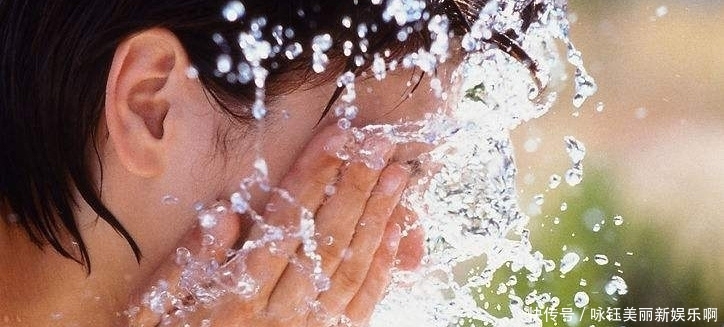  [肌底液]女生变白的4个好习惯，尤其是第三个！颜值蹭蹭往上涨