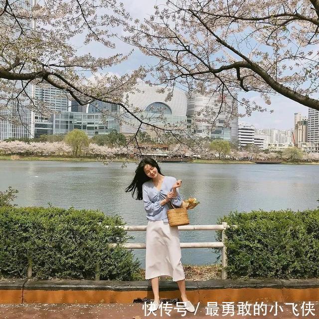 气质■气质的人都在穿半身裙,这样搭配起来,才足够的时髦!
