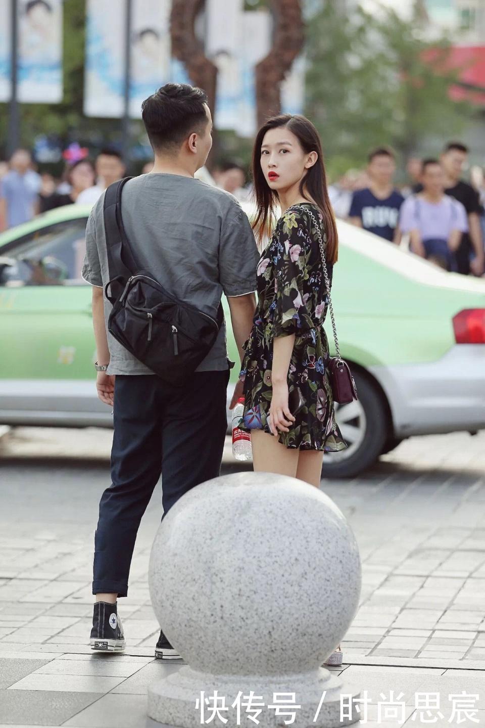 成都街拍: 温婉尔雅的小姐姐就是一道风景线