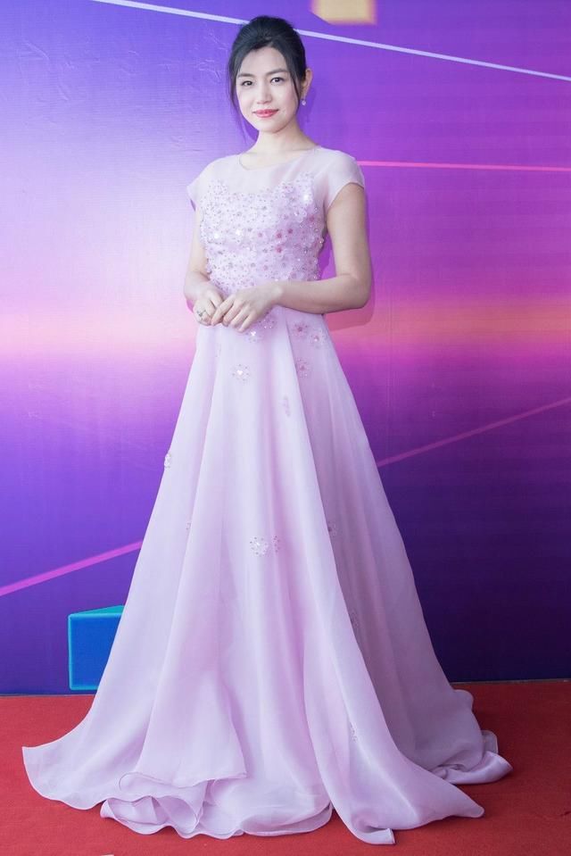 陈妍希秒变阿根廷小迷妹，原来女孩子也喜欢看球赛！