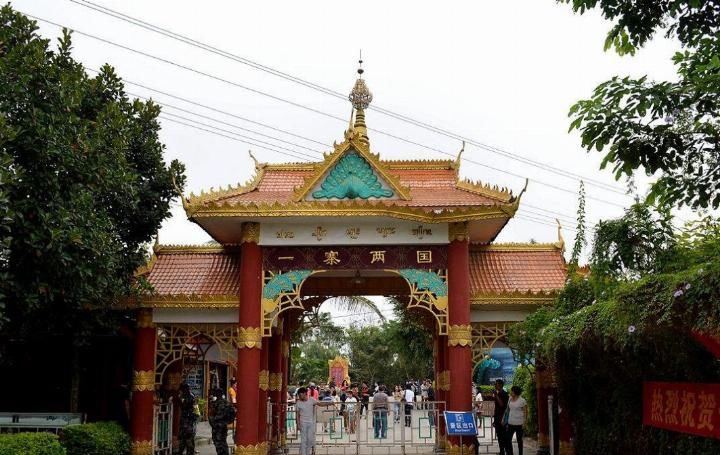 中国一村庄，种西瓜却结果在外国，荡秋千稍微用力就出国了