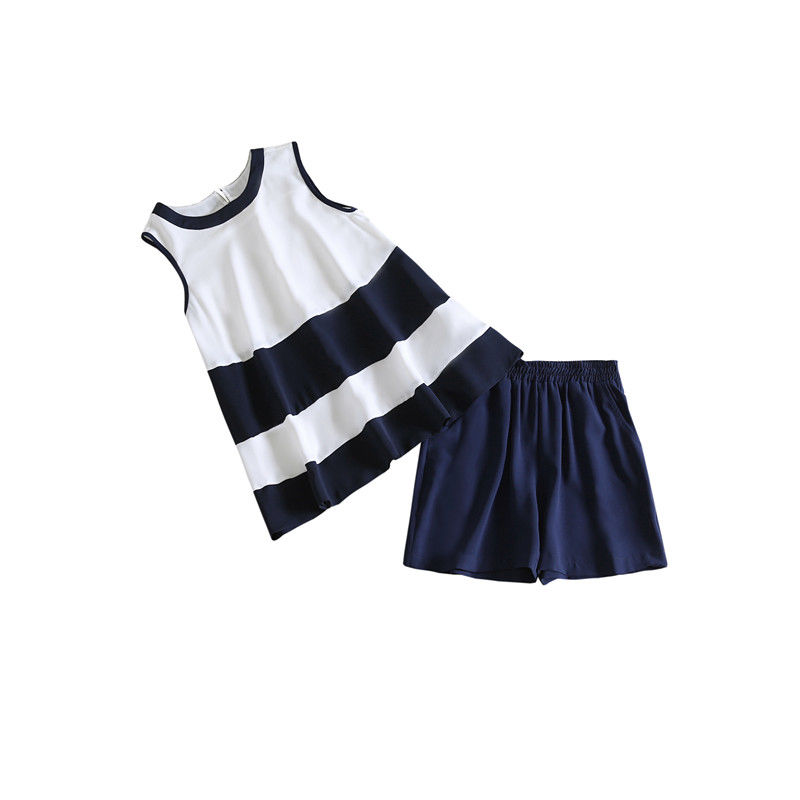 脱下你的小脚裤!跟下面的女人学学穿“超短裤”，美得不得了