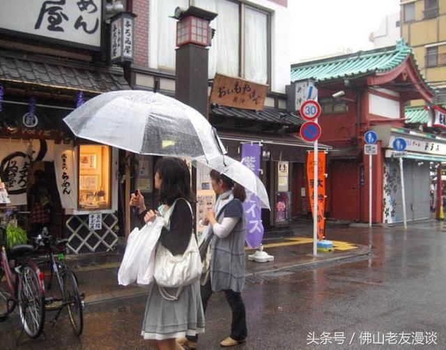 面对涌入日本的中国人，日本人眼中的中国游客，人傻钱多没素质?