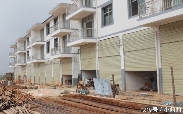  【明年】明年起, 农民每户有15万建房补助款, 领取自愿, 村干部