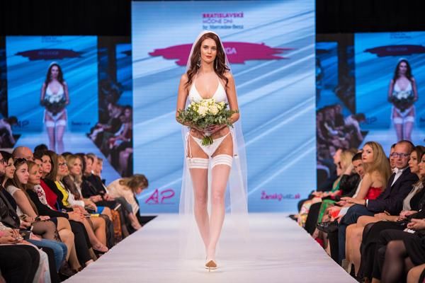 奔驰BFD时装周揭秘2019年比基尼元素潮流新趋势