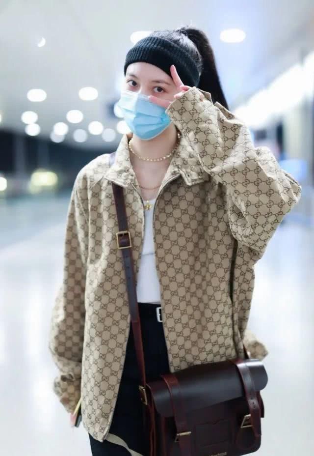  【发现自己】运动发带盖额头还是盖头发？看了明星造型，才发现自己都做错了