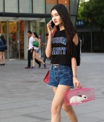 腿部曲线完美，迷倒万千少男啊!