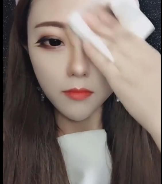 男票见了卸妆后的我，变得百依百顺，出门不让我化妆了！上天给的