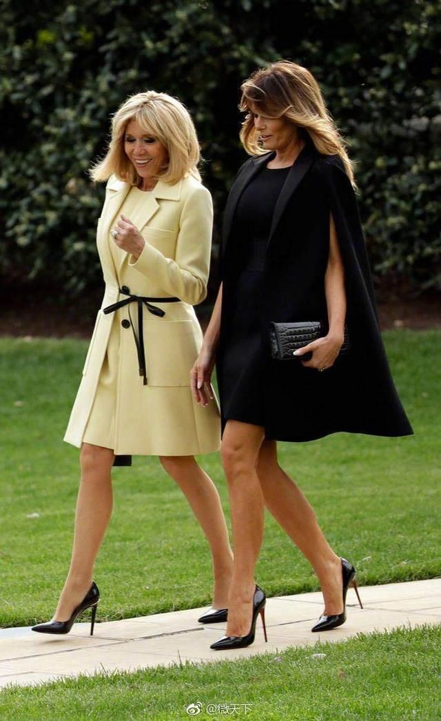 65岁法国第一夫人:紧身皮裤尽显细长双腿，相比同龄人真的太性感