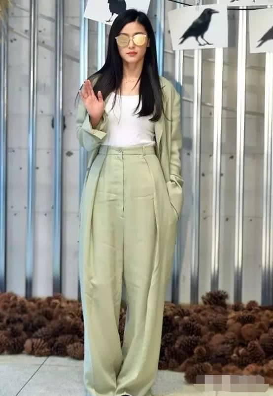  「故意」快40岁女人别故意穿得太嫩，学下全智贤的优雅穿搭，减龄又显身材