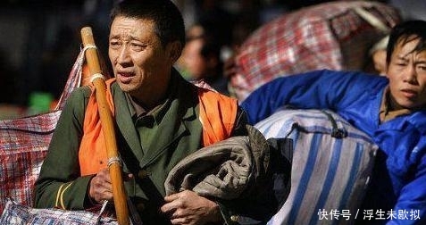 打工刚一个月，不少农民纷纷往家跑，为啥有钱不挣？咋想的？