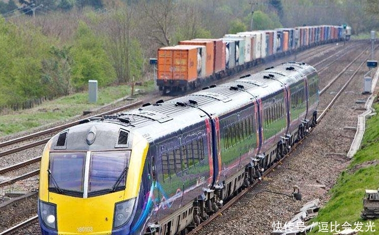  「到站」火车为何非要让乘客等几分钟，而不是按时到站？乘务长