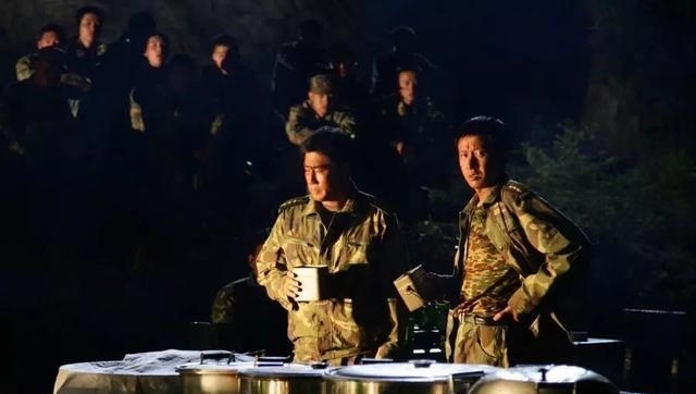 「镜头」他是知名老演员,带红王宝强,因挡住小鲜肉镜头被一把推倒在地