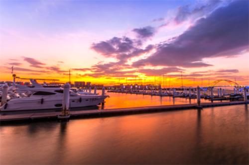  唯一：我国唯一级别高于省会的城市，经济排名第三，常被误以为