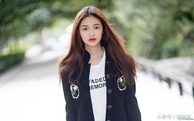 林允因隐形眼液被网友送上热搜，她发文回应称:这只是个误会!