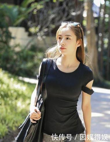 「 底裤」展现出女性窈窕的身材曲线！，街拍：性感紧身打底裤小姐姐