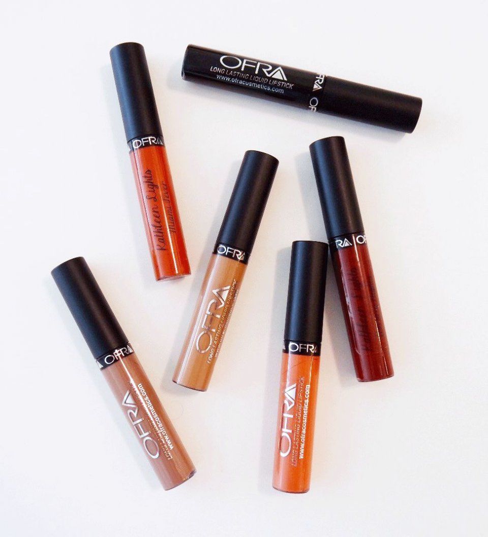 为了试出吃火锅都不掉色的唇膏，我们真的吃了顿火锅!