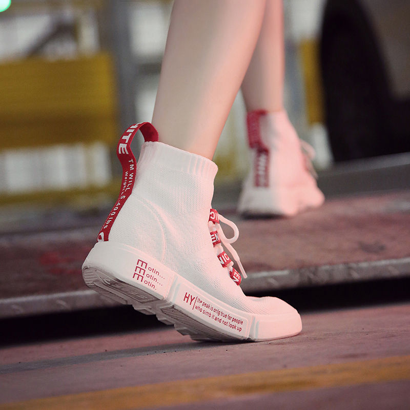 今秋超火的“袜子鞋”，款款舒适百搭还养脚，逛街你就是“亮点”