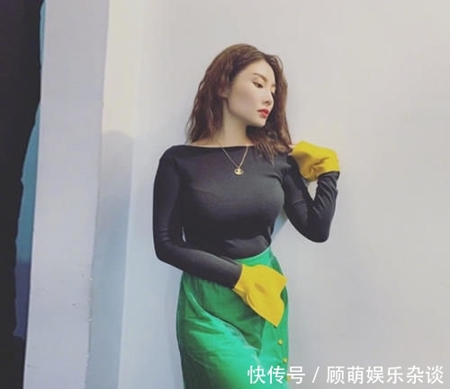 字肩礼裙@身穿露肩灯绒裙大秀性感身材，微胖“大嫂”真有料，被徐冬冬惊艳到了