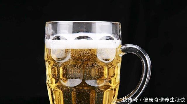  「钓友」菠萝啤酒加玉米做饵料，鲤鱼草鱼都爱吃，南方钓友别错过