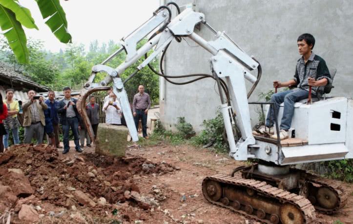 民间的造车智慧：农民3万造小挖机，称普通家庭能用得起！