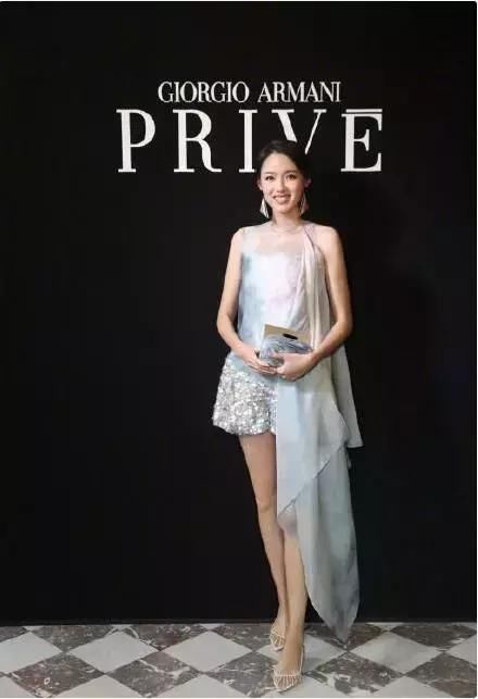 美到窒息，张梓琳满屏大长腿，完了，我的口水流下来了！