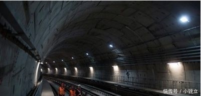 中国900米巨龙飞入印度，5000多名民众惊呼不已，强大的中国实力